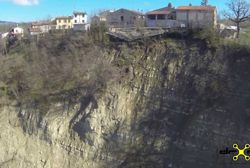 Radici Design - Drone video - Frana di Pietta di Tizzano Val Parma